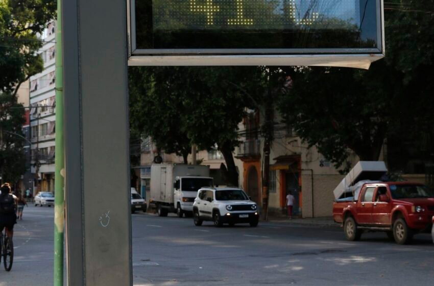  Rio: prefeitura autoriza servidores a usarem bermudas no verão