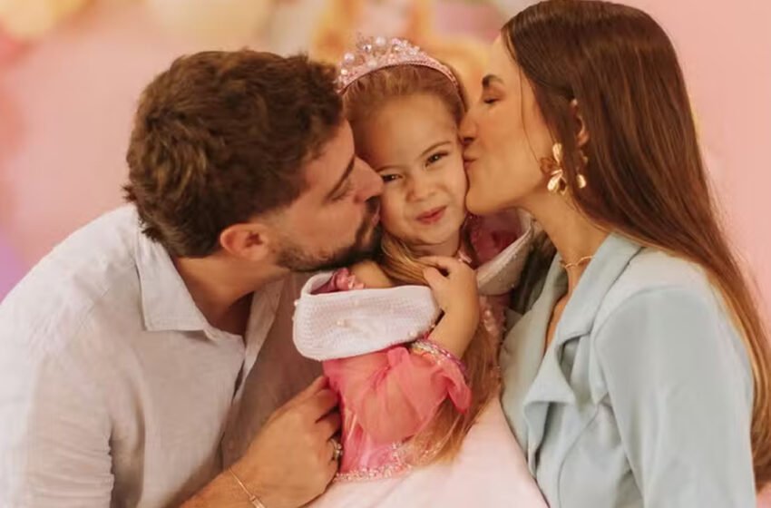  Eike Duarte exibe álbum da festa de quatro anos da filha, Filipa: ‘Verdadeira princesa’