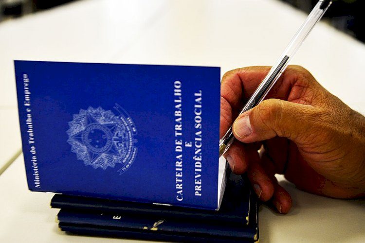 Desemprego fica em 5,3% no trimestre até agosto, menor nível para o período