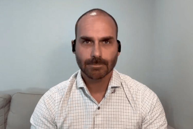 Eduardo Bolsonaro é demitido da PF por faltas injustificadas