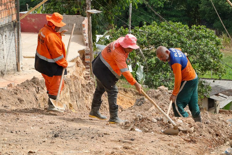 Prefeitura de Manaus avança com serviços de drenagem e infraestrutura no bairro Santa Etelvina