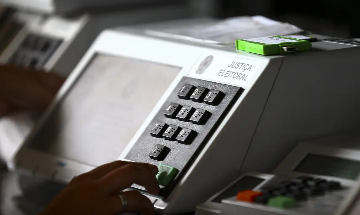 Balanço parcial aponta troca de equipamentos de votação durante votação