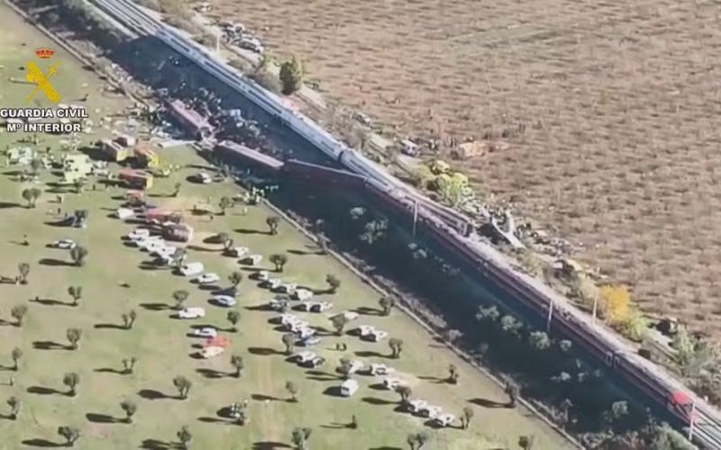 Batida de trens de alta velocidade na Espanha causa 31 mortes e deixa 80 feridos