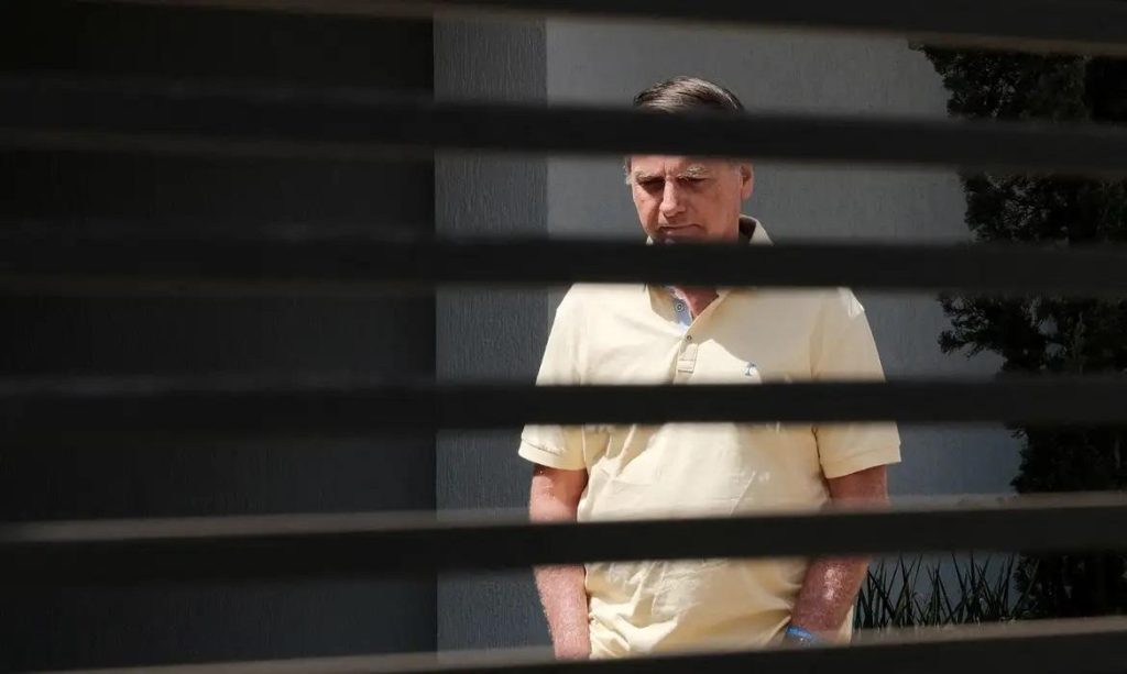 Defesa de Bolsonaro busca aval do Supremo para encontro com Valdemar da Costa Neto