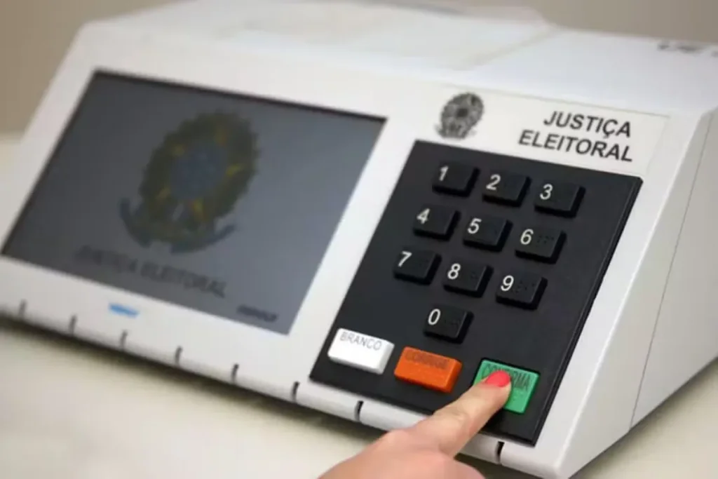 Eleitores voltam às urnas para o segundo turno no Amazonas