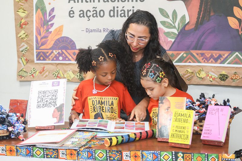 Exposição ‘Ciência Delas’ apresenta projetos de estudantes da rede municipal de educação 