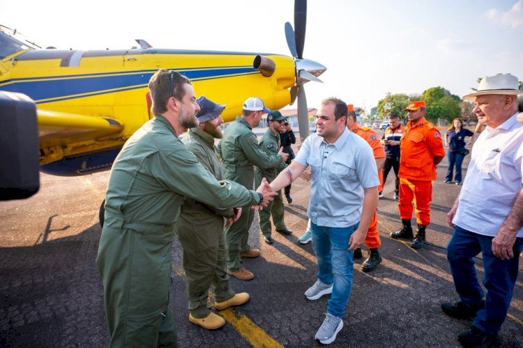 Governador Roberto Cidade recebe aeronaves que passam a reforçar combate às queimadas no Amazonas