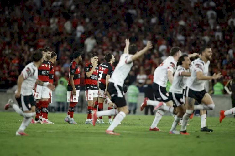 Jorginho, Paquetá e Bruno Henrique perdem pênaltis, e Flamengo é eliminado da Libertadores para o Estudiantes