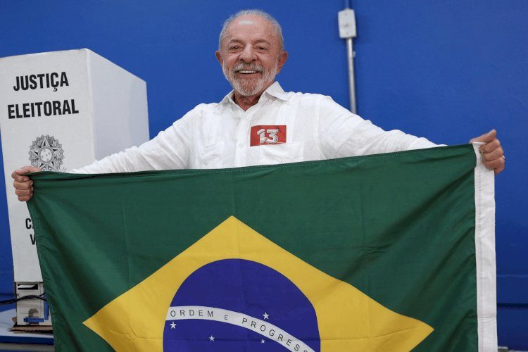 Luiz Inácio Lula da Silva é reeleito presidente do Brasil