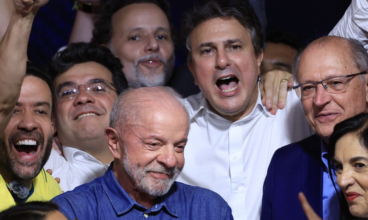 Lula supera próprio recorde e atinge marca histórica nas urnas