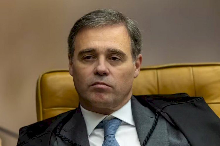 Mendonça decide que não cabe ao TSE divulgar sigilos de Lula e Flávio e diz que candidatos podem fazê-lo por meios próprios