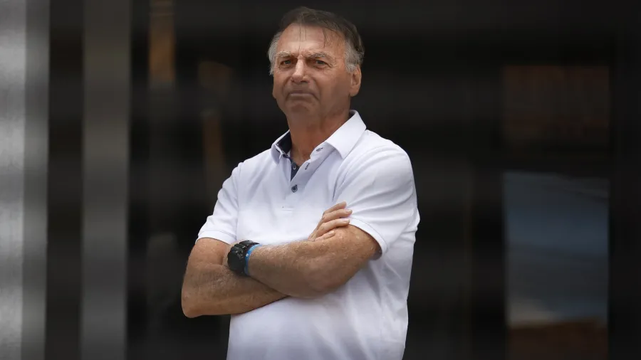 Ministro do Supremo Tribunal Federal autoriza visitas de grupo de oração a Jair Bolsonaro