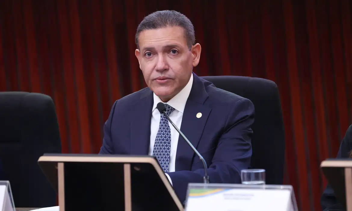 Nunes Marques determina remoção de postagens falsas contra Lula