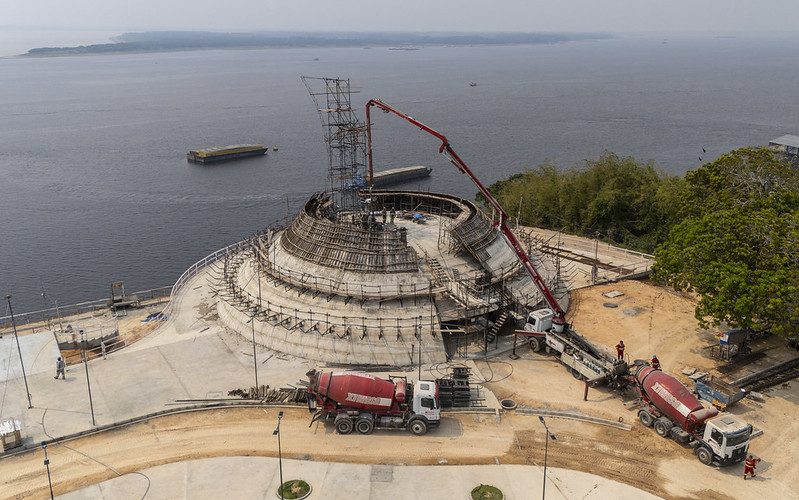 Parque Encontro das Águas avança com terceira concretagem das ‘asas’ de Niemeyer em obra da prefeitura