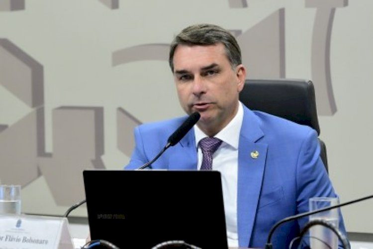 PF abre inquérito que apura relação de Flávio com alvo da Sem Desconto