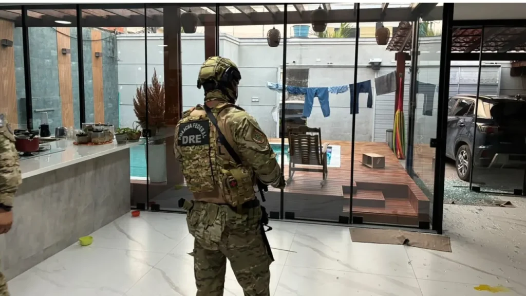 Polícia Federal prende dupla em nova fase de operação contra tráfico de drogas e lavagem de dinheiro em apostas