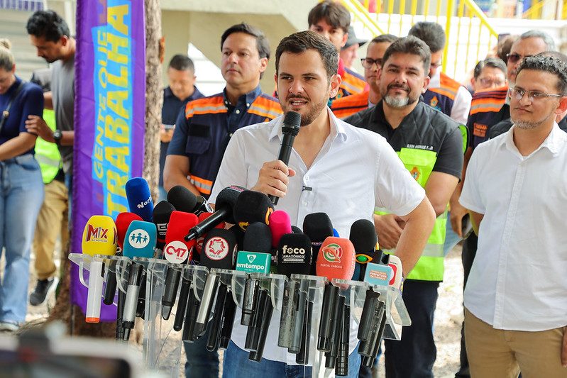 Prefeito Renato Junior entrega passarela na avenida Torquato Tapajós utilizada diariamente por 4,5 mil pessoas e confirma elevadores para garantir acessibilidade a PcDs 