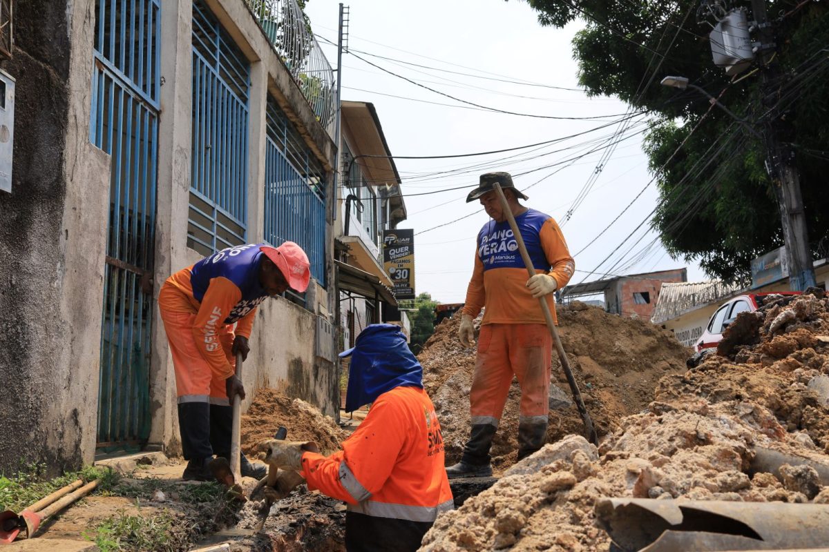 Prefeitura de Manaus mobiliza equipes em obra emergencial para recuperar drenagem no bairro Vila da Prata