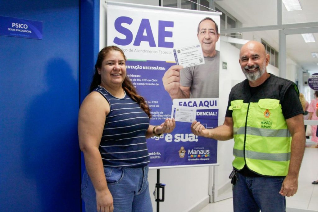 Prefeitura de Manaus realiza ação com emissão de credencial especial de estacionamento e orientações contra golpes 