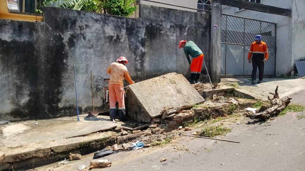 Prefeitura de Manaus recupera rede de drenagem na rua Arthur Virgílio, no bairro Vila da Prata