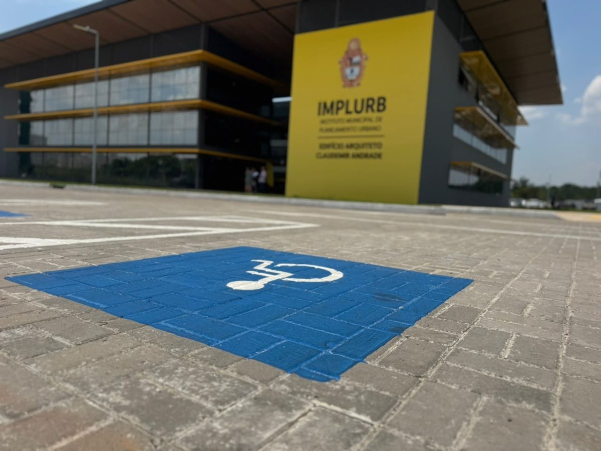 Prefeitura de Manaus reforça respeito às vagas reservadas para pessoas com deficiência e idosos na nova sede do Implurb
