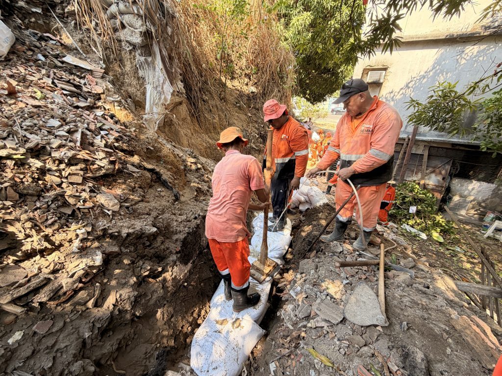 Prefeitura de Manaus utiliza técnica ‘Rio Rap’ para conter erosão no Centro