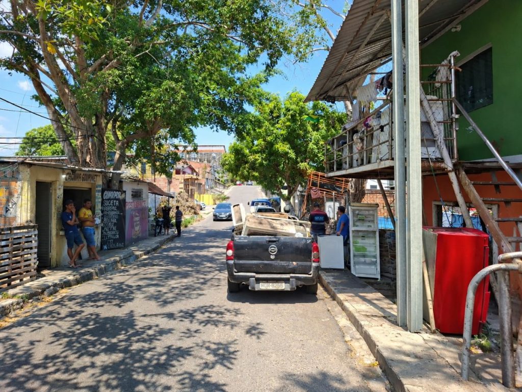 Prefeitura notifica cidadão por obstrução de calçada após vídeo em que se diz vítima de ‘inveja’